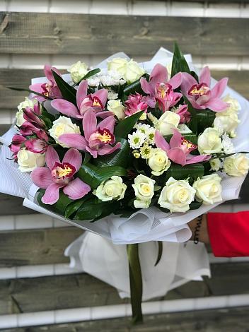 Букет цветов из: Розы и Хризантемы в Апрелевке