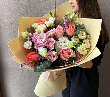 Букет цветов из:  Розы, Лизиантусы и Гвоздики #REPLACE_PRED# Апрелевке