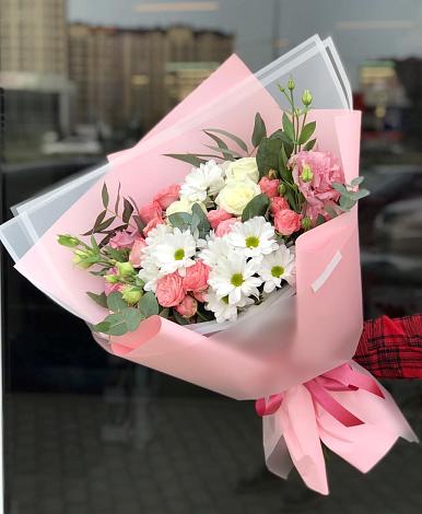 Букет цветов из: Розы, Лизиантусы и Хризантемы в Апрелевке